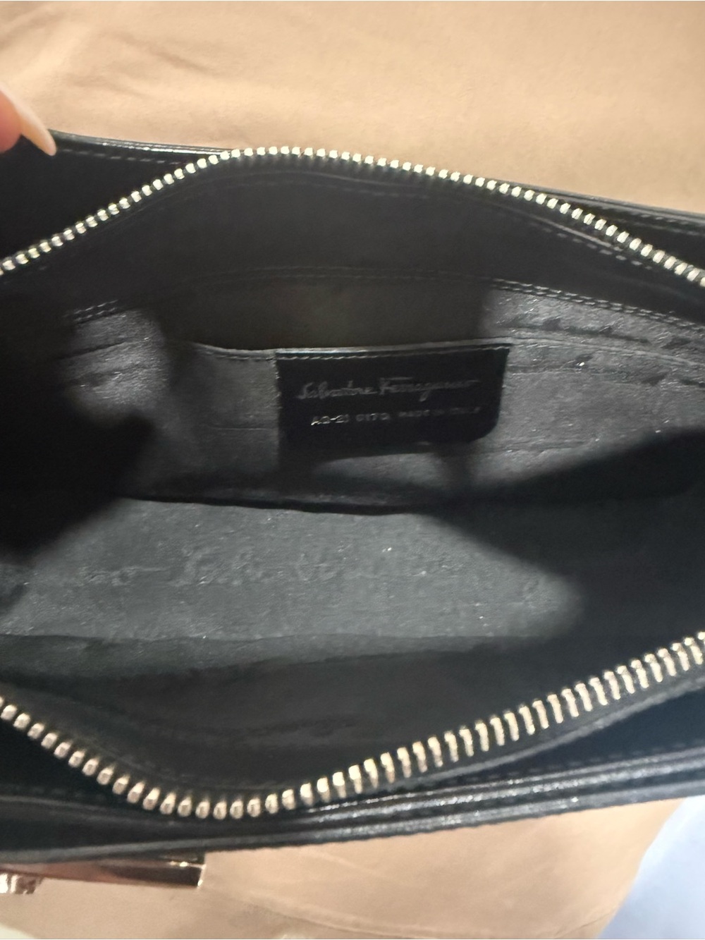 Ferragamo Classic Black Leather Shoulder Bag - Picture 11 of 13
